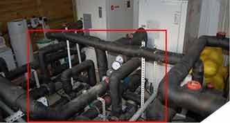 凌亂機(jī)房，管道交錯(cuò)