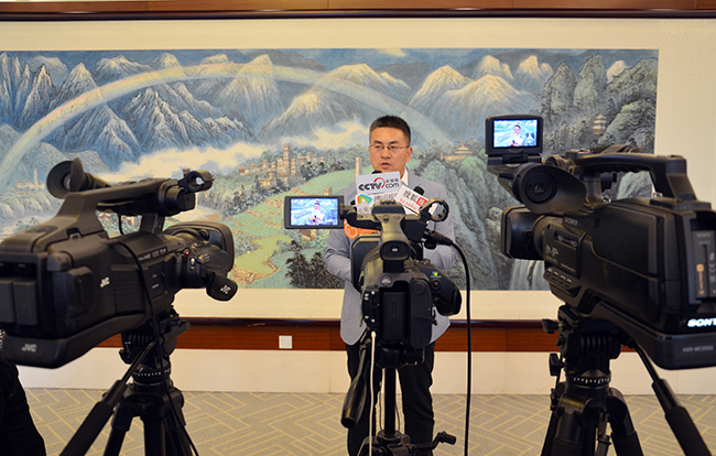 青島沃富地源熱泵空調公司鄭總接受各大媒體電臺采訪