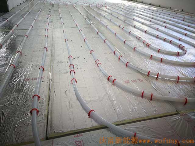 青島德沃幼兒園空氣源熱泵項(xiàng)目施工案例地暖施工、主機(jī)施工，空氣源熱泵項(xiàng)目調(diào)試成功，項(xiàng)目展示實(shí)例&mdash;&mdash;空氣源熱泵地暖鋪管