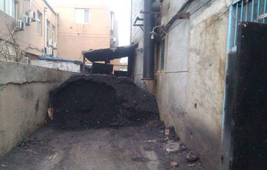 截至到2016年年底，我國北方地區(qū)城鄉(xiāng)建筑取暖總面積約206億平方米，其中燃煤取暖占了83%，取暖用煤年消耗4億噸標(biāo)煤，其中散燒煤約2億噸標(biāo)煤，主要分布在農(nóng)村地區(qū)。&rdquo;